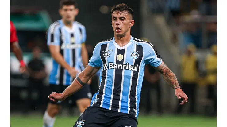 Foto: Maxi Franzoi/AGIF - Carballo é titular do Grêmio