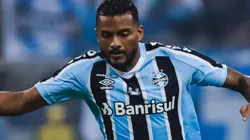 Reinaldo com a camisa do Grêmio - Foto: Maxi Franzoi/AGIF