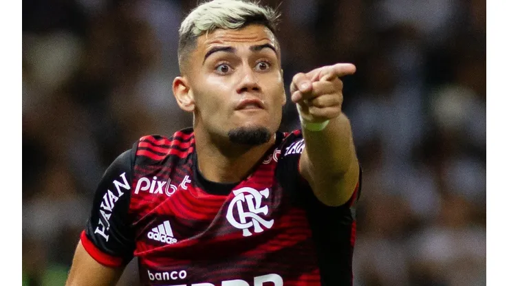 Foto: Fernando Moreno/AGIF - Andreas Pereira saiu pela porta dos fundos do Flamengo, em junho de 2022