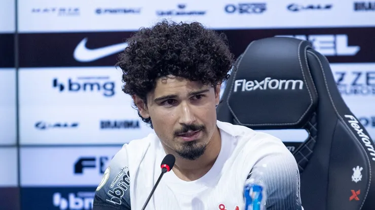 André Ramalho durante sua coletiva de apresentação. Foto: Rodrigo Coca