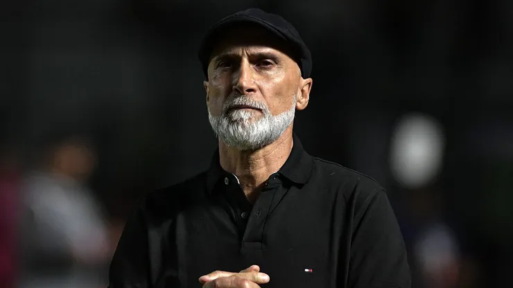 Álvaro Pacheco ficou no comando do Vasco por apenas quatro partidas