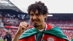 André Ramalho em partida do PSV celebrando vitória do clube