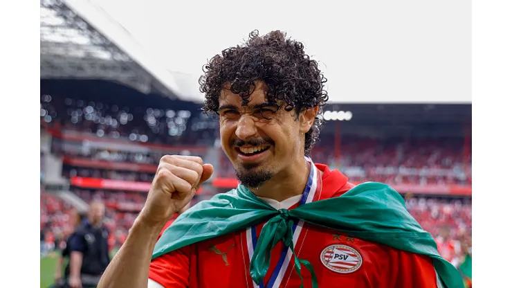 André Ramalho em partida do PSV celebrando vitória do clube