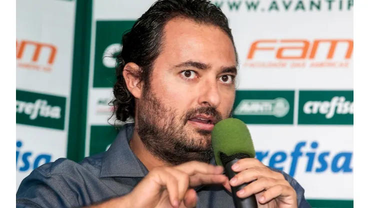 Foto: Ale Cabral/AGIF - Alexandre Mattos era diretor de futebol do Palmeiras quando trouxe Régis, alvo de longa data no Santos