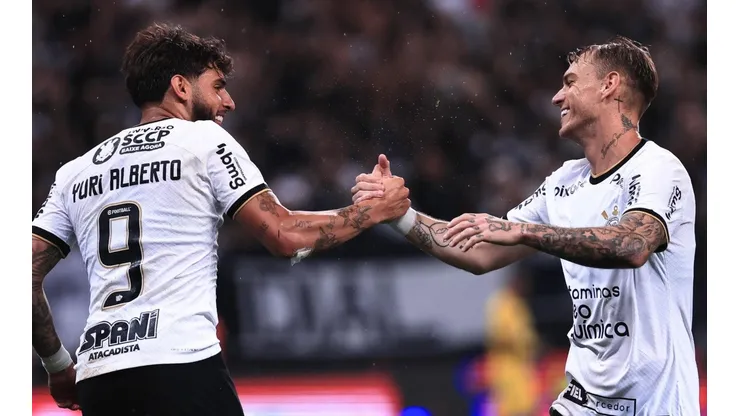 Foto: Ettore Chiereguini/AGIF - Yuri Alberto e Róger Guedes
