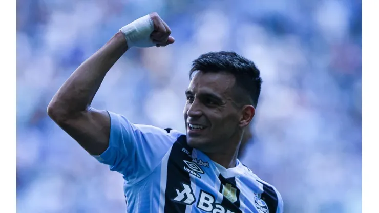 Cristaldo com a camisa do Grêmio - Foto: Maxi Franzoi/AGIF