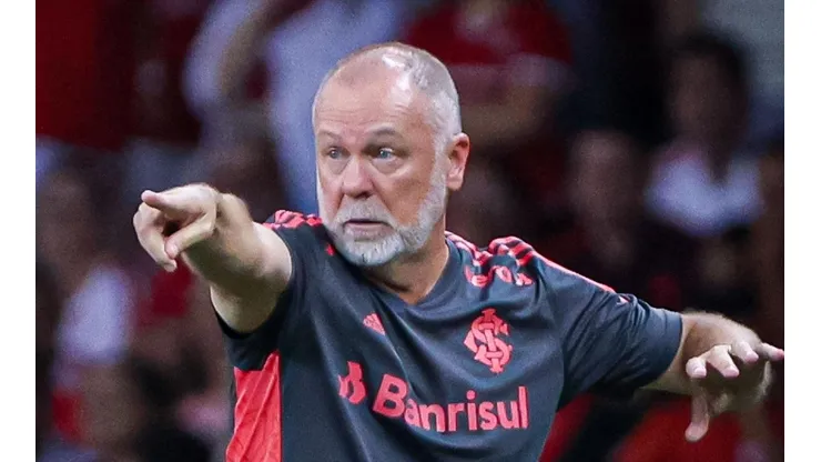 Maxi Franzoi/AGIF. Mano Menezes faz alterações na equipe titular