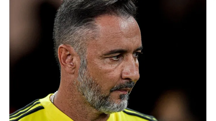 Foto: Thiago Ribeiro/AGIF - Vítor Pereira está pressionado no cargo