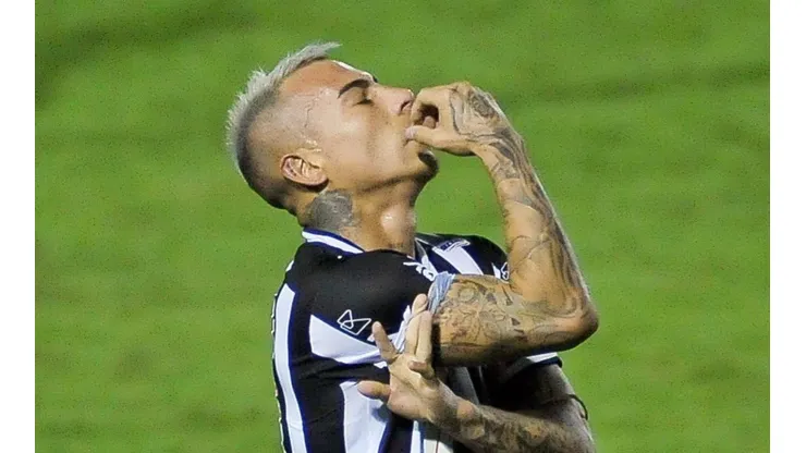 Vargas é comunicado por Rodrigo Caetano e Galo 'anuncia' destino