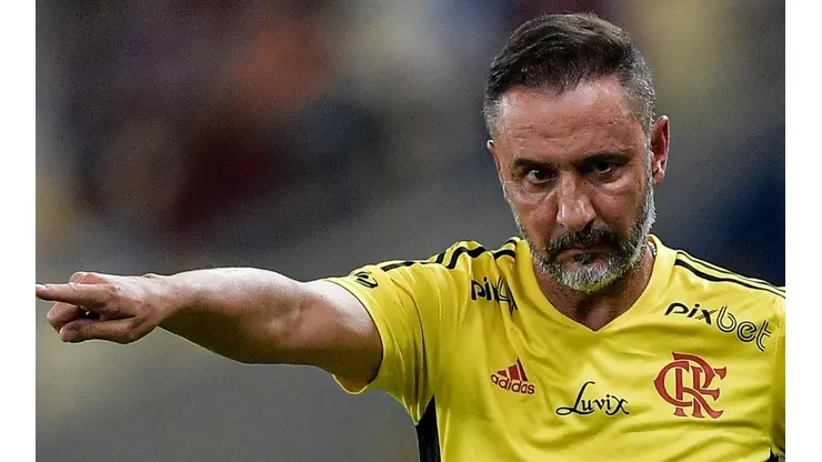 Foto: Thiago Ribeiro/AGIF - Peça de Vítor Pereira não vem agradando no Flamengo.