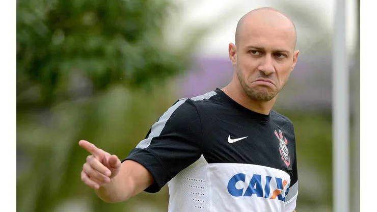 Foto: (Mauro Horita/AGIF) - Alessandro era o capitão do Corinthians na conquista da Libertadores em 2012