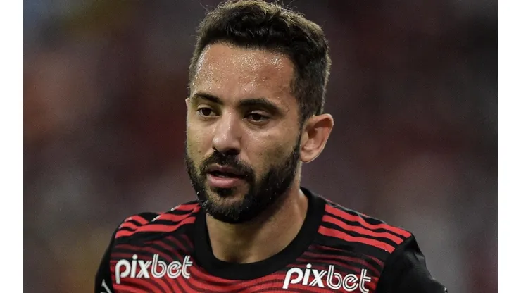 Thiago Ribeiro/AGIF - Éverton Ribeiro no Flamengo.
