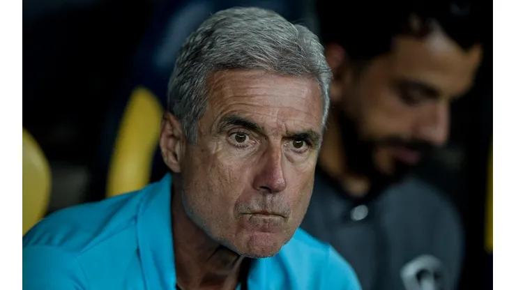 Textor toma decisão surpreendente sobre Luís Castro no Botafogo