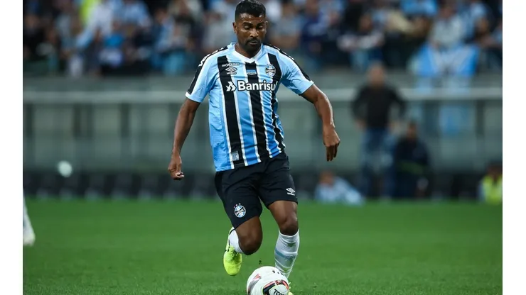 Foto: Pedro H. Tesch/AGIF - Thiago Santos foi defendido por Renato Gaúcho