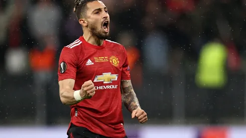 Foto: Maja Hitij/Getty Images – Alex Telles, hoje no United, foi antecessor de Wendell nos tempos de Grêmio