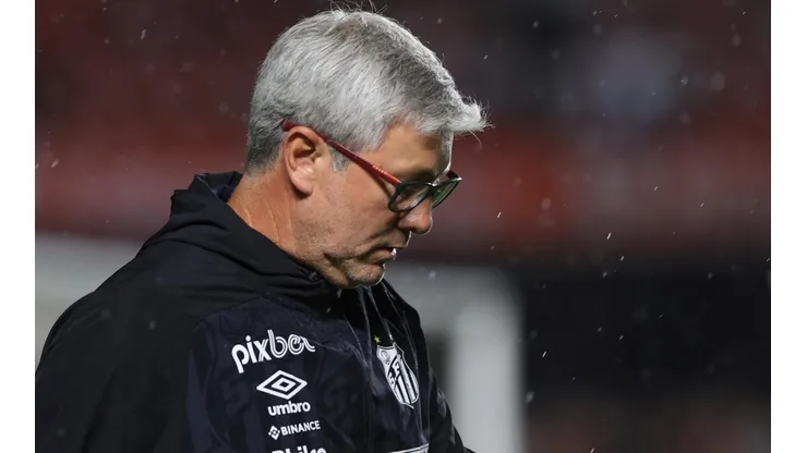 Foto: Marcello Zambrana/AGIF - Odair Hellmann não vem agradando no Santos