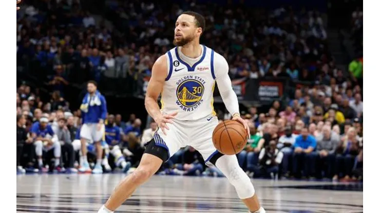 Curry lidera a reação do Warriors na reta final da temporada