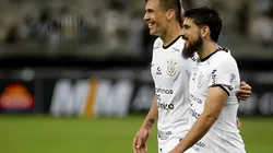 Balbuena e Bruno Méndez com a camisa do Corinthians - Foto: Rodrigo Coca/Ag. Corinthians