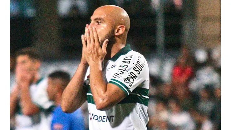Foto: (Gabriel Machado/AGIF) - Régis pode ser envolvido em uma negociação do Coritiba