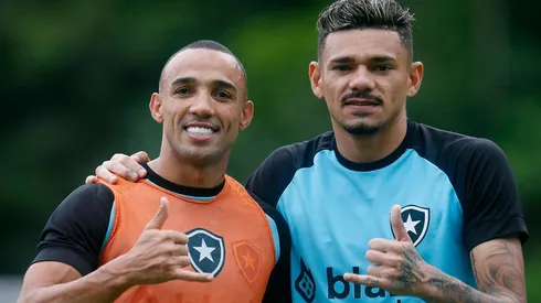 Foto: (Vitor Silva/Botafogo) - Marçal e Tiquinho Soares foram notícia no Botafogo nesta sexta (24)