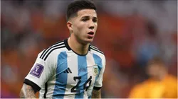 Foto: Catherine Ivill/Getty Images - Enzo Fernández em jogo da Argentina.