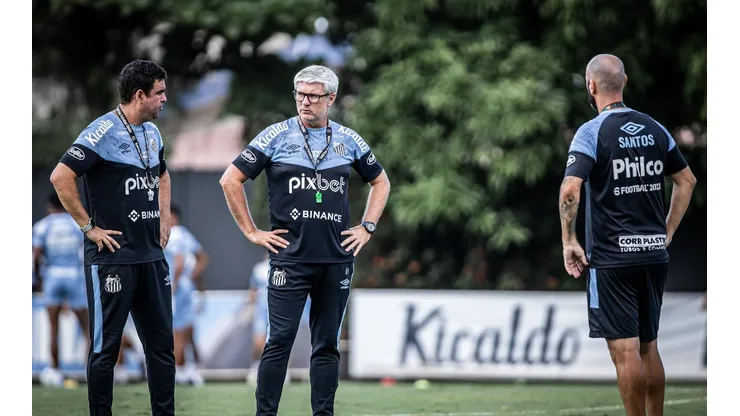 Foto: Raul Baretta/ Santos FC - Odair Hellmann busca soluções no Santos