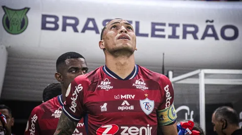 Foto: Lucas Emanuel/AGIF - Titi vem sendo titular com Vojvoda no Fortaleza