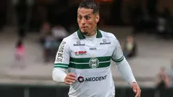 Foto: (Robson Mafra/AGIF) - Jesús Trindade pode viver seus últimos meses com a camisa do Coritiba