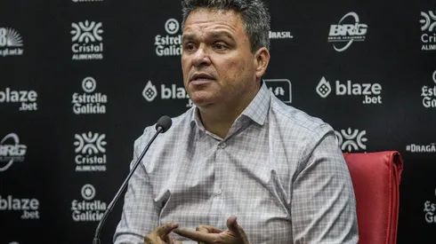 Foto: Divulgação/Atlético-GO - Adson Batista busca novo zagueiro no mercado