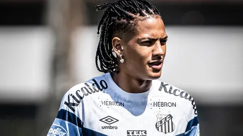 Foto: Raul Baretta/ Santos FC - Ângelo em treino da equipe da Baixada Santista.