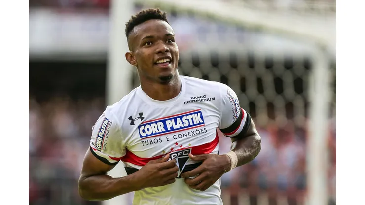 SP - Sao Paulo - 08/04/2017 - Paulista 2017 - Sao Paulo X Linense - Thiago Mendes do Sao Paulo comemora seu gol durante partida de quartas-de-finais do Campeonato Paulista no Estadio do Morumbi. Foto: Ale Cabral/AGIF