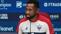 Foto: (Twitter Oficial Fortaleza/Divulgação) - Tinga concedeu entrevista coletiva no Fortaleza nesta sexta (31)