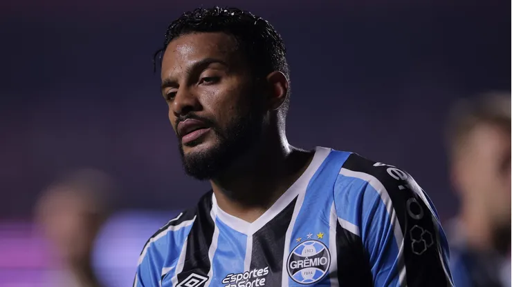 Reinaldo, jogador do Grêmio, durante partida contra o São Paulo no estádio Morumbi pelo Brasileirão Série A 2024. Foto: Ettore Chiereguini/AGIF