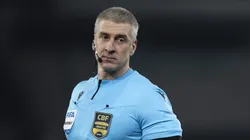 O árbitro Anderson Daronco durante partida entre Botafogo e Palmeiras no estádio Engenhão pelo Brasileirão Série A 2024. Foto: Jorge Rodrigues/AGIF