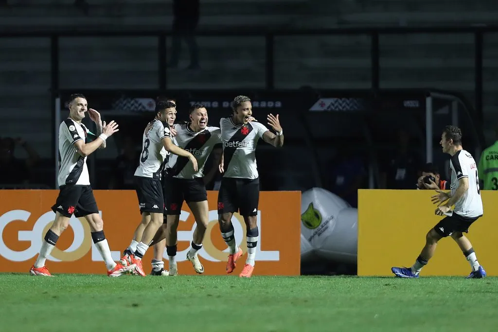 RIO DE JANEIRO, BRAZIL – JUNE 22: David Fonseca of Vasco da Gama celebrates with teammates after scoring the team´s fourth goal during the match between Vasco da Gama and Sao Paulo as part of Brasileirao 2024 at Sao Januario Stadium on June 22, 2024 in Rio de Janeiro, Brazil. (Photo by Wagner Meier/Getty Images)