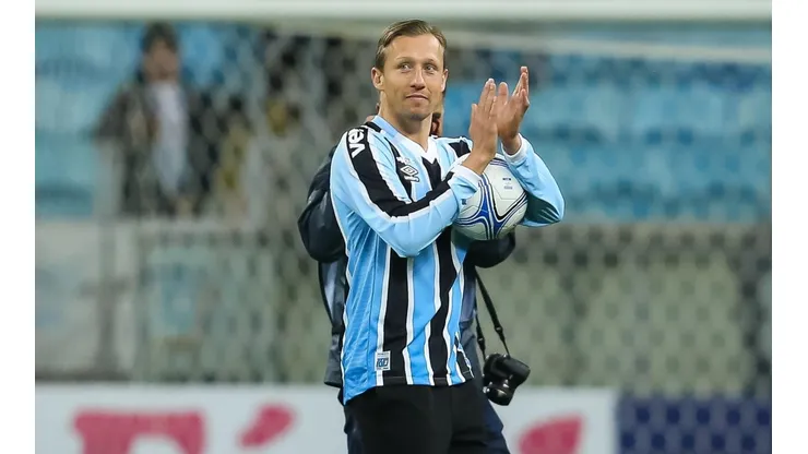 Pedro H. Tesch/AGIF - Lucas Leiva, no Grêmio.