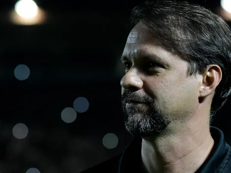 Maurício Souza ignora torcida e expõe planos para Alex Teixeira no Vasco