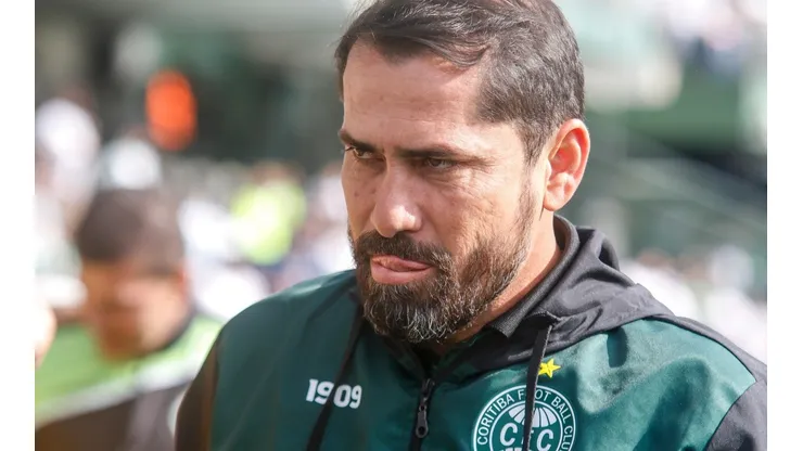 Gabriel Machado/AGIF - Treinador do Coritiba.