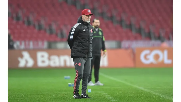 Mano Menezes pode perder um titular para o futebol europeu em breve