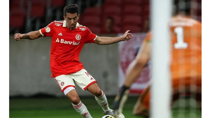 Pedro H. Tesch/AGIF - De Pena pelo Inter.