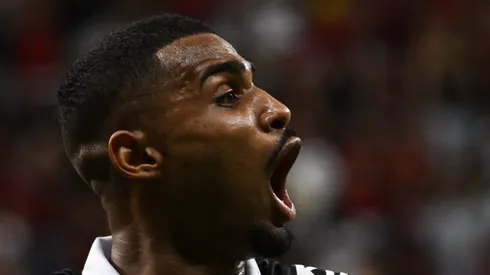 Joaquim comemora gol pelo Peixe. Zagueiro está de saída.