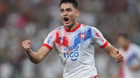 Cerro Porteño e Athletico-PR brigam por vaga na Sul-Americana.