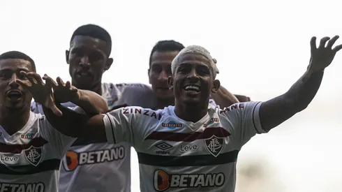 John Kennedy é um dos cinco jogadores que podem deixar Fluminense nesta janela