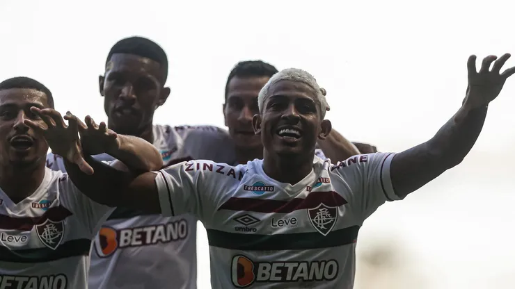 John Kennedy é um dos cinco jogadores que podem deixar Fluminense nesta janela