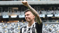 Bernard, novo jogador do Atlético-MG, e apresentado a torcida antes da partida contra o Fortaleza no estadio Arena MRV pelo campeonato Brasileiro A 2024. Foto: Gilson Lobo/AGIF