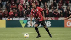 Foto: Robson Mafra/AGIF: Fernandinho deve ser titular do Athletico contra o Santos