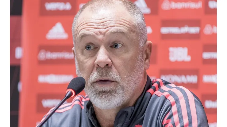 Foto: Robson Mafra/AGIF - Mano Menezes: técnico vai mexer no time titular do Inter