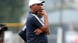 Flickr Oficial do time: Pedro Ernesto Guerra Azevedo/Flickr Oficial Santos - Orlando Ribeiro passa por vexame no Santos