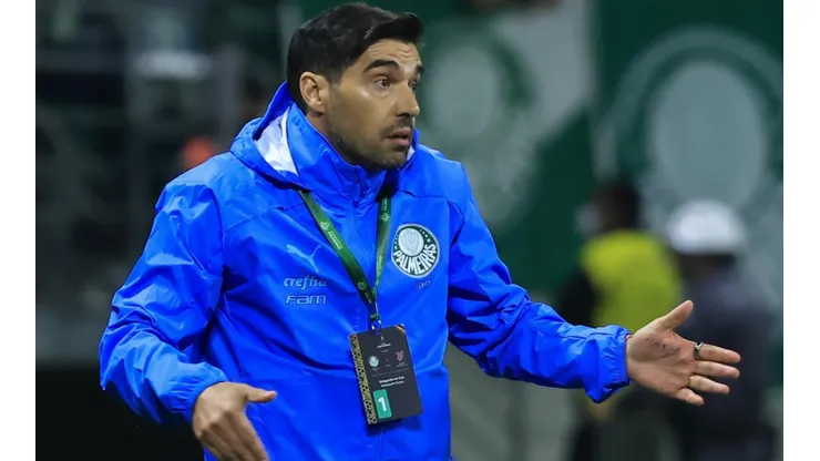 Marcello Zambrana/AGIF - Abel no comando do Palmeiras.