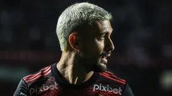 "Imagina no ataque do Flamengo..."; Flamenguistas enlouquecem na web e elegem meio-campista do Santos para atuar 'ao lado' de Arrascaeta
